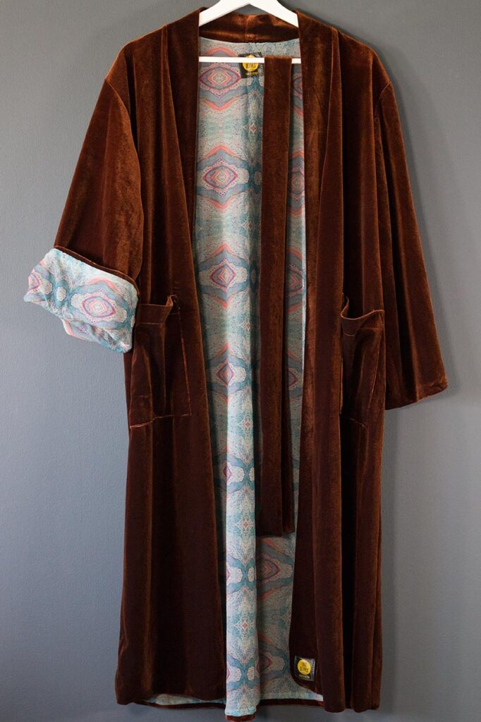 Winter Mizuiro Brown Velvet Kimono by Luna Nguyen