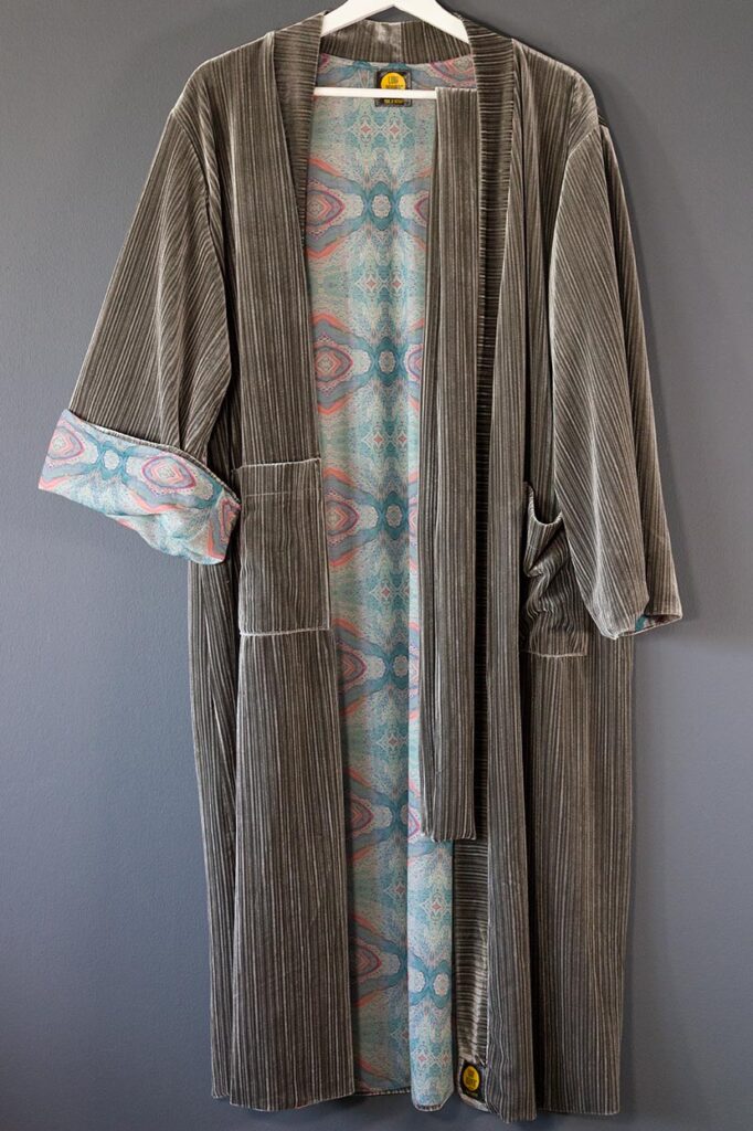 Winter Mizuiro Grey Silver Velvet Kimono by Luna Nguyen